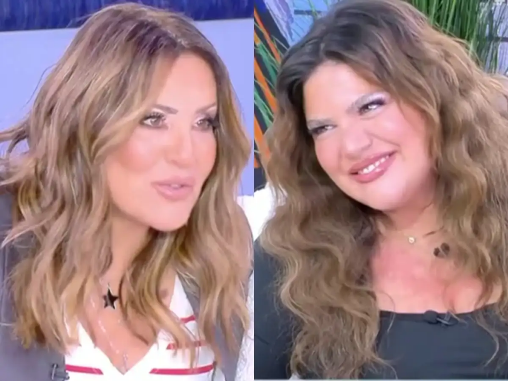 Η Δανάη Μπάρκα χαμογελαστή κατά τη διάρκεια συνέντευξης, μιλώντας για τη σχέση της.