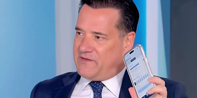Ο Άδωνις Γεωργιάδης, Υπουργός Υγείας, κάνει δηλώσεις για υποκλοπές και τις πολιτικές εξελίξεις.