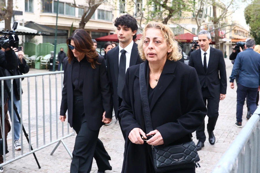Το στεφάνι που ξεχώρισε στην κηδεία της Μαρινέλλας