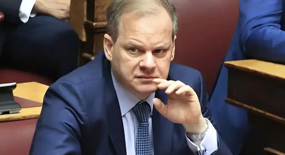 Ο Κώστας Καραμανλής μιλάει σε συνέντευξη Τύπου