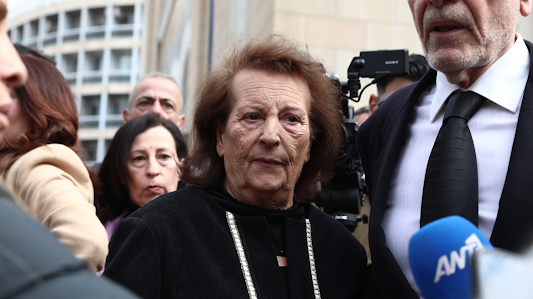 Η Βάσω Κατσαβού στο λαϊκό προσκύνημα της Μαρινέλλας