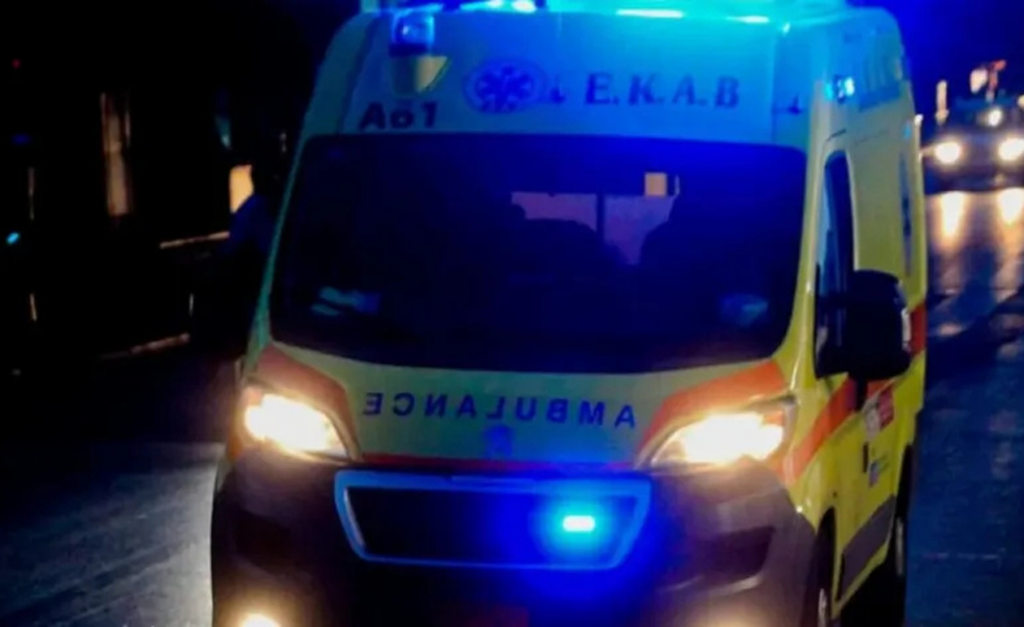 Εικόνα από την τοποθεσία της τραγωδίας στη Πάτρα. Νεκρός βρέθηκε 48χρονος άνδρας στο σπίτι του. Αστυνομική έρευνα