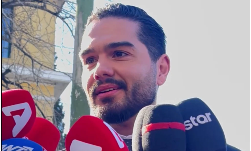 Μάστορας: Επ’ αόριστον αναβλήθηκε η δίκη του – Οι πρώτες δηλώσεις του τραγουδιστή - ΒΙΝΤΕΟ