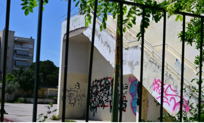 Πτώση μαθήτριας του Γυμνασίου Χαϊδαρίου: Γγ του υπουργείου Παιδείας "Δεν είναι σπασμένο το κάγκελο"