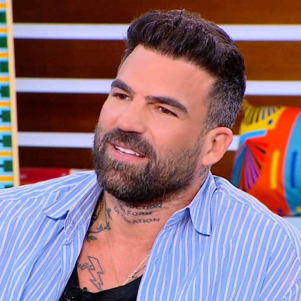 Η κατάσταση του Δημήτρη Αλεξάνδρου: Δεν είμαι κατηγορούμενος, ούτε εμπλεκόμενος  apokleistiko-dimetros-aleksandrou  Δημήτρης Αλεξάνδρου  Ο Δημήτρης Αλεξάνδρου απήντησε για τις εκτιμήσεις σχετικά με τη δράση του στο κύκλωμα με εικονικές εταιρείες που εξαρθρώθηκε από τη ΔΔΟΕ. Αποκλείστηκε η συμμετοχή του, ενώ αναφέρει ότι δεν είναι κατηγορούμενος. Ο δικαστής του, Χάρης Αναγνωστόπουλος, τον αντάμειψε.  Δημήτρης Αλεξάνδρου, ΔΔΟΕ, κατηγορούμενος