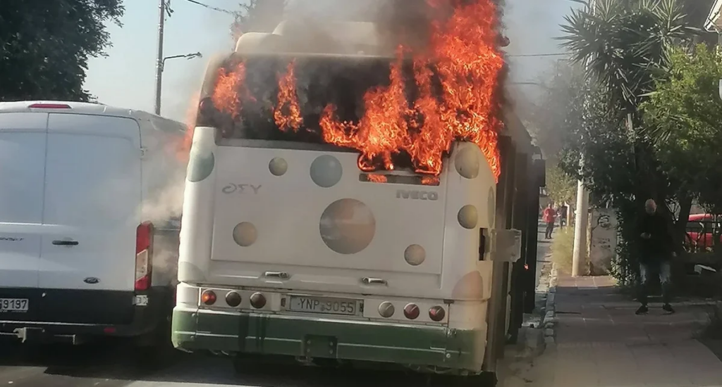 Πυρκαγιά σε Λεωφορείο στο Ίλιον: Συναγερμός και Άμεση Δράση