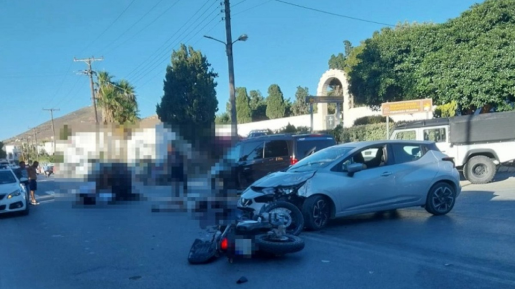 : Δυστύχημα στην Πάρο: Μοτοσυκλέτα συγκρούστηκε με αυτοκίνητο - Σοβαρή καταστροφή